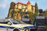 HOROR NA BLEDSKOM JEZERU! Dete palo u provaliju, HITNO prebačeno vojnim helikopterom za Ljubljanu!