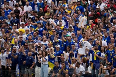 BOSANCI OKUPIRALI SIJETL! Pred meč BiH sa Katarom - viđene su scene kakve ovaj grad ne pamti! (VIDEO)
