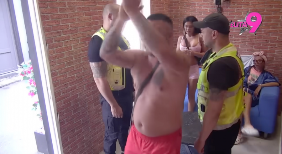 STANIJA I ANELI TERALE ASMINA DA POKAŽE POLNI ORGAN: Obezbeđenje HITNO uletelo u program da ga zaštite! (VIDEO)