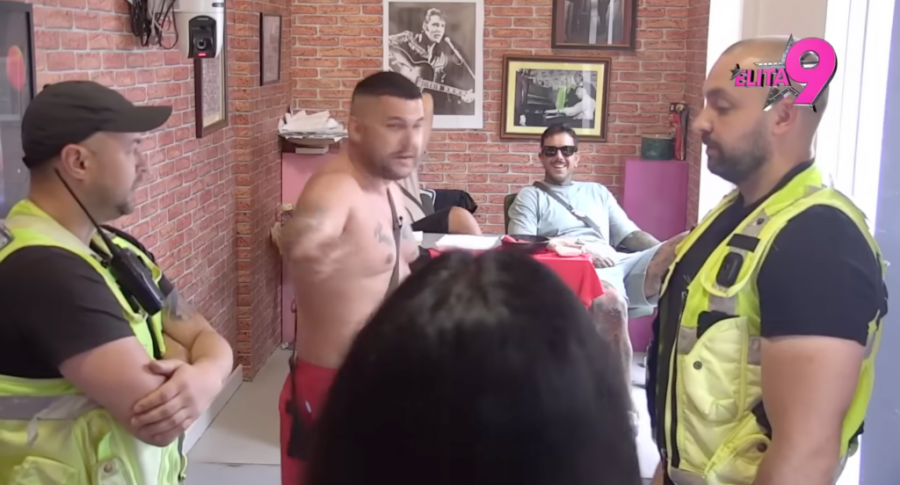 STANIJA I ANELI TERALE ASMINA DA POKAŽE POLNI ORGAN: Obezbeđenje HITNO uletelo u program da ga zaštite! (VIDEO)