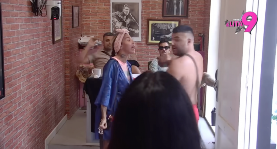 STANIJA I ANELI TERALE ASMINA DA POKAŽE POLNI ORGAN: Obezbeđenje HITNO uletelo u program da ga zaštite! (VIDEO)