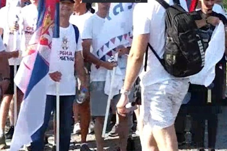 Građani peške krenuli iz Novog Sada u Beograd!