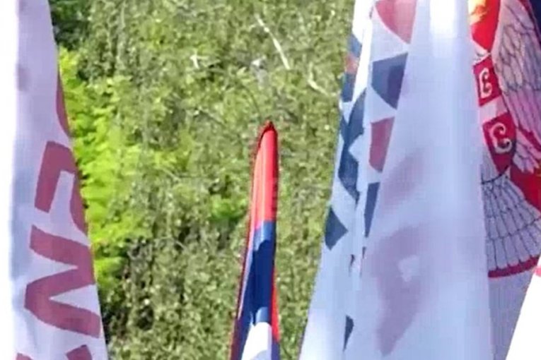 Građani peške krenuli iz Novog Sada u Beograd!
