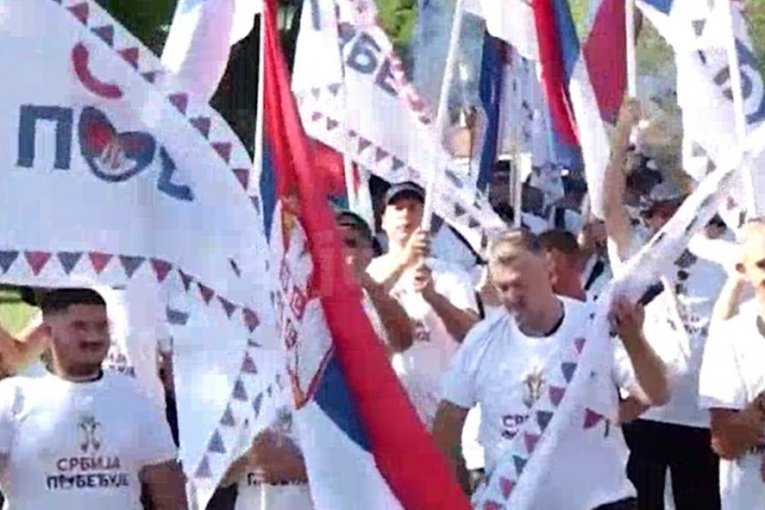 Građani peške krenuli iz Novog Sada u Beograd!