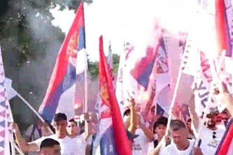 Građani peške krenuli iz Novog Sada u Beograd!