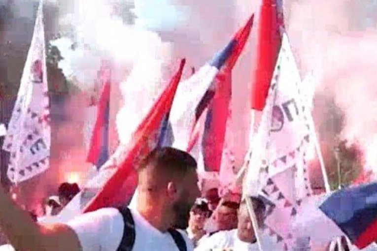 Građani peške krenuli iz Novog Sada u Beograd!