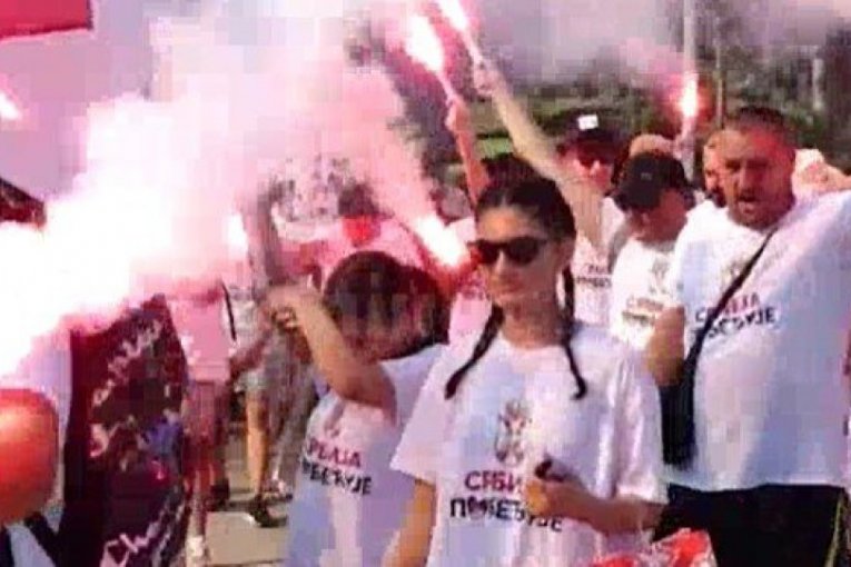 Građani peške krenuli iz Novog Sada u Beograd!