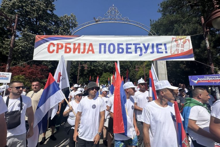 Građani iz Aranđelovca krenuli ka Beogradu