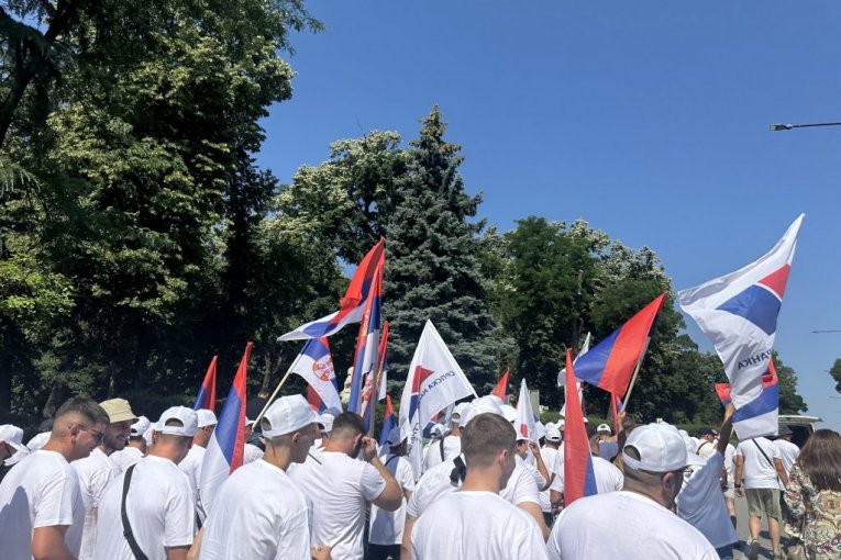 Građani iz Aranđelovca krenuli ka Beogradu