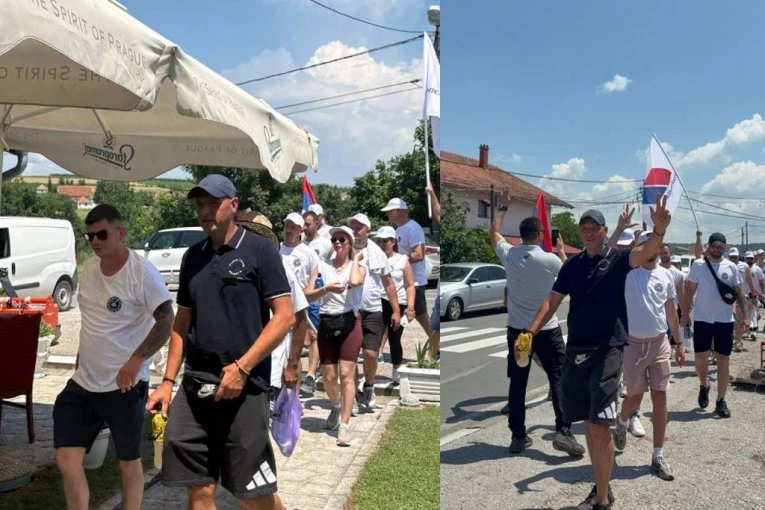ARANĐELOVČANI DOČEKANI OVACIJAMA I UZVICIMA "SRBIJA POBEĐUJE"! Krenuli na veliki skup u Beogradu, u Trbušnici ih građani dočekali s oduševljenjem! (FOTO, VIDEO)