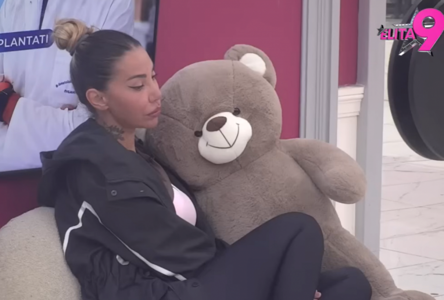 ZA OVO BI ANELI I ASMINU MOMENTALNO ODUZELI DETE - DRAMA U "ELITI": Uživo na Pinku saopštene uznemirujuće vesti o Nori!