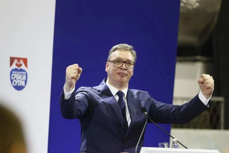 PORUKU PREDSEDNIKA VIDELA CELA SRBIJA: Srbin hoće da bude svoj na svome, da sam čuva svoje nebo!