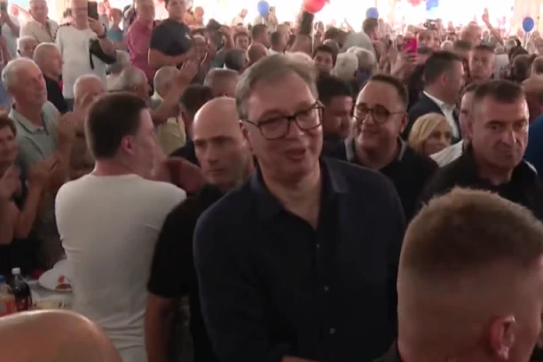SVE SE ORI OD "ACO, SRBINE" I "SRBIJA POBEĐUJE"! Vučić sa narodom u Oplaniću slavi otvaranje dela Moravskog koridora!