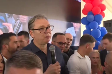 SVE SE ORI OD "ACO, SRBINE" I "SRBIJA POBEĐUJE"! Vučić sa narodom u Oplaniću slavi otvaranje dela Moravskog koridora - STIGLI I SRBI SA KOSMETA!