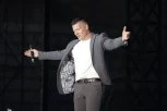 SA TAŠMAJDANA NA UŠĆE: Sloba Radanović sve stiže - zapevao na koncertu "Južnog vetra", pa sve bacio u trans na "Belgrade Music Week"