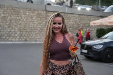 SKANDAL NA TAŠU! Atini Ferari zabranili da uđe na koncert "Južnog vetra", starleta napravila HAOS (VIDEO)