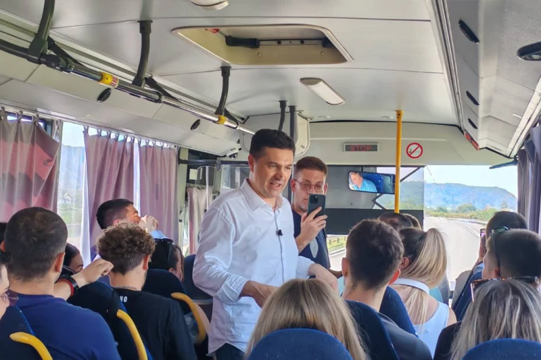 Pavlović: Raduje me što danas vidim veliki broj mladih Nišlija