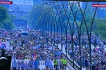 REKA LJUDI IZ CELE SRBIJE SLIVA SE U BEOGRAD! Građani iz svih krajeva zemlje stižu na veliki skup da podrže predsednika Aleksandra Vučića! (FOTO, VIDEO)