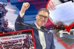RAZVIJENA NAJVEĆA SRPSKA ZASTAVA! Pun centar Beograda, počeo muzički program! Odlično raspoloženje ispred Skupštine! Ma, Srbija je već POBEDILA! (FOTO, VIDEO)