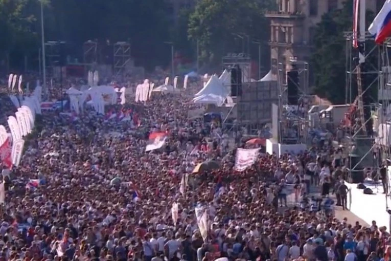 UPAMTITE OVAJ BROJ! 207.000 građana i 2.600 bajkera ispred Narodne skupštine! SKUP "SRBIJA JEDNA PORODICA" UŠAO JE U ISTORIJU! (VIDEO)