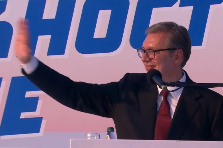 OBRAĆA SE VUČIĆ! Sve se ori od "Aco, Srbine"- 207.000 ljudi kao jedan na najvećem skupu u istoriji Srbije! (FOTO, VIDEO)