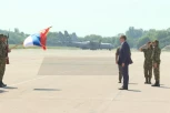 VOJSKA SRBIJE PREDSTAVLJA NOVO NAORUŽANJE I OPREMU! Vučić prisustvuje prikazu u Batajnici! (FOTO)