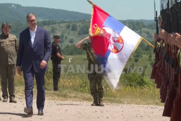 VOJSKA SRBIJE DEMONSTRIRA SVOJU MOĆ! Vučić na Pasuljanskim livadama prati gađanje iz novih i modernizovanih sredstava! (FOTO)