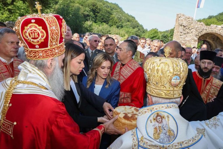 "KOSOVSKI ZAVET NIJE SAMO USPOMENA NA PROŠLOST..." Milica Đurđević Stamenkovski u manastiru Ravanica: To je jedan od temelja srpskog identiteta! (FOTO)