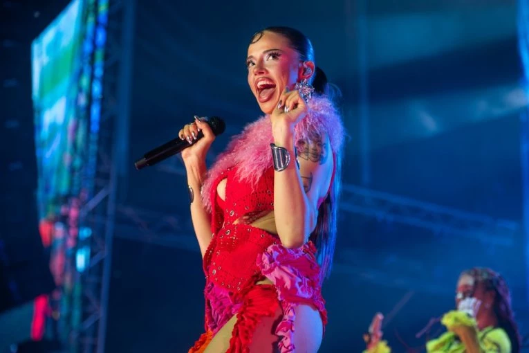 CECINA „KUKAVICA“, ORILA SE UŠĆEM, 2SOMA DEBITOVAO U VELIKOM STILU: Drugo veče Belgrade Music Week donelo poljubac na bini, evrovizijsku pobednicu i potpuno letnje ludilo!