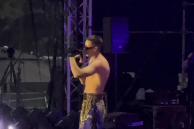 SKINUO SE GAZDA PAJA! Reper pokazao ISKLESANE MIŠIĆE, devojke u prvim redovima PALE U TRANS! (VIDEO, GALERIJA)