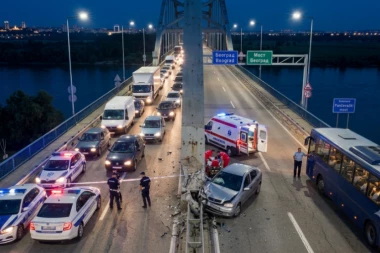 AUTOMOBILOM SE ZAKUCAO U STUB PANČEVAČKOG MOSTA! Na terenu i vatrogasci - Jeziva nesreća u Beogradu!