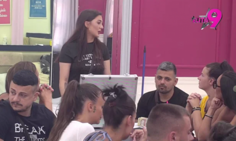 PUKLA BRUKA UŽIVO U PROGRAMU! Zbog PORODICE HITNO morali da RASKINU, unela informacije iz spoljnog sveta, koje su je PRESTRAVILE!