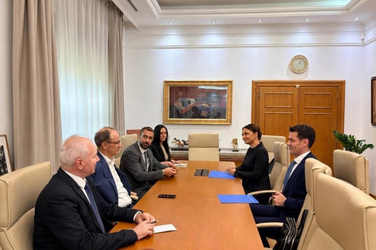 Premijer Macut sa predstavnicima Direktorata civilnog vazduhoplovstva o daljem razvoju