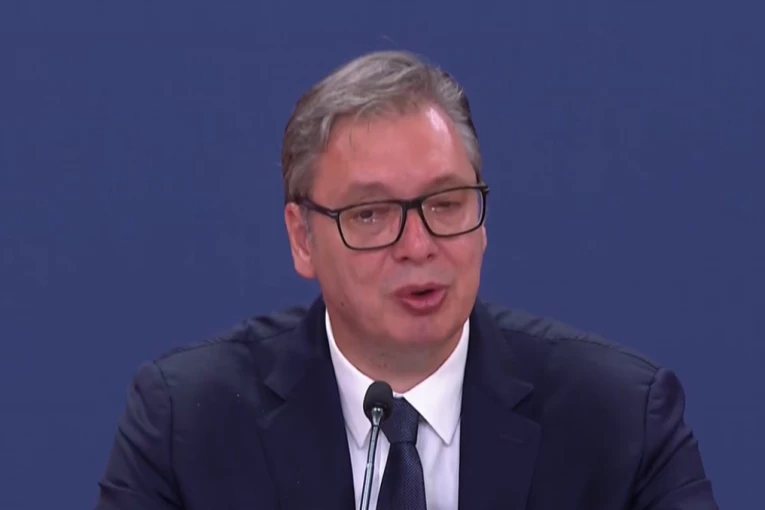 VUČIĆ OTKRIO: Evo kada bi Isplate penzija i socijalnih davanja mogle da počnu!