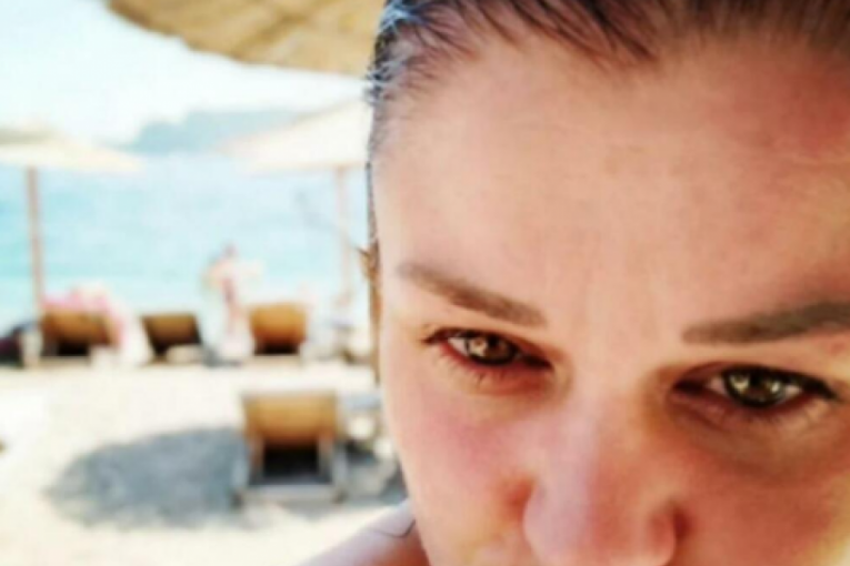 Bojana Stamenov u kupaćem