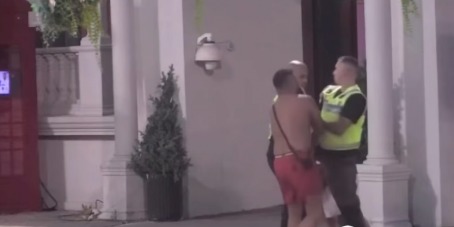 DIVLJAČKA TUČA MAJE I ASMINA: Šutirala ga, on nju istresao - OBEZBEĐENJE ALARMIRANO! (VIDEO)