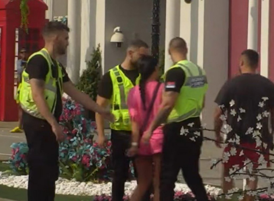 OBEZBEĐENJE ISPRATILO UNAKAŽENU STARLETU! Maja Marinković DOBILA CRVENI KARTON u samoj završnici sezone, SNIMAK BEZ CENZURE ŠOKIRA! (VIDEO, GALERIJA)