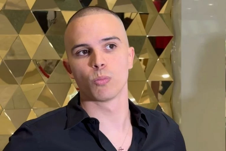 MOMENTALNO PREKINUT VOJAŽEV INTERVJU! Novinar postavio pitanje, pa dobio OVAKVU REAKCIJU! (VIDEO)
