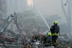 RASTE BROJ MRTVIH U KIJEVU! Pogođeno najmanje 20 stambenih zgrada, POTPUNI UŽAS U UKRAJINI - EVROPA ZAGRMELA NA RUSIJU! (FOTO, VIDEO)