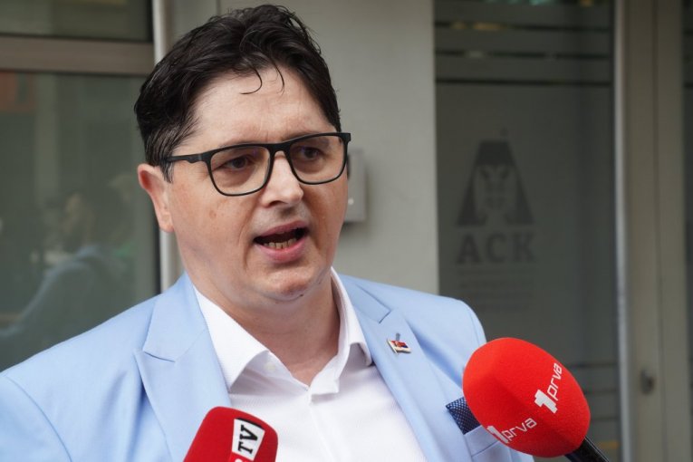 Uglješa Mrdić ispred ASK