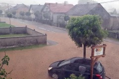 NEVREME NAPRAVILO TOTALNI HAOS U HRVATSKOJ! Vetar nosio krovove, čupao stabla, temperatura pala čak 15 stepeni za samo sat vremena! (FOTO, VIDEO)