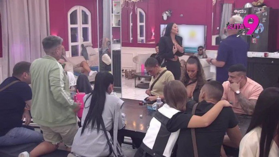 AKO STE POMISLILI DA NE MOŽE BIZARNIJE... Asmin pravi planove s Filipom posle "Elite" - razmenili sadašnje i bivše, a sad ŠURUJU! (VIDEO)