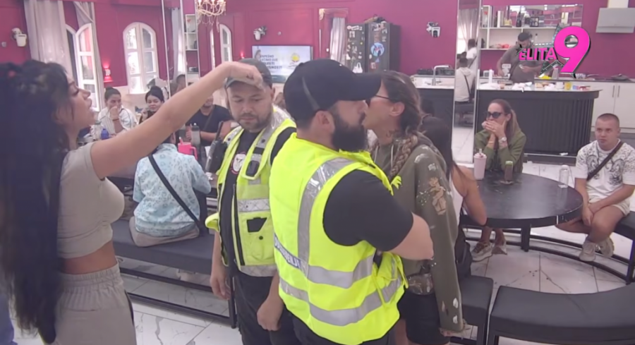 GLEDAOCI "ELITE 9" NAPRAVILI KARAMBOL U BELOJ KUĆI: Ovo pitanje NIKAKO NIJE SMELO DA SE PROČITA - Aneli i Stanija ZARATILE NIKAD JAČE! (VIDEO)