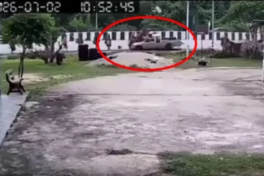 DEVETORO MRTVIH, 13 HOSPITALIZOVANIH! Dečak (11) kamionetom naleteo na grupu hodočasnika! (UZNEMIRUJUĆI VIDEO)