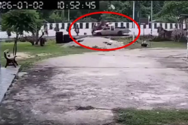 DEVETORO MRTVIH, 13 HOSPITALIZOVANIH! Dečak (11) kamionetom naleteo na grupu hodočasnika! (UZNEMIRUJUĆI VIDEO)