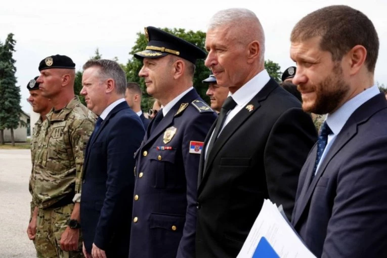 MAĐARSKI MINISTAR POLICIJE U BAZI SAJ: Jačanje partnerstva Srbije i Mađarske u oblasti bezbednosti