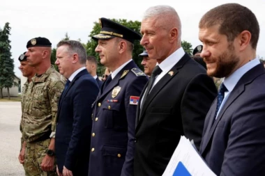 MAĐARSKI MINISTAR POLICIJE U BAZI SAJ: Jačanje partnerstva Srbije i Mađarske u oblasti bezbednosti