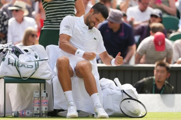 KATASTROFA! Novak Đoković povređen: Legendarni teniser zabrinuo celu Srbiju pred nastavak borbe na Vimbldonu!