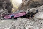 NAJMANJE 40 POGINULIH! Posle svađe putnika i vozača pretrpan autobus sleteo u provaliju - HOROR U PAKISTANU! (UZNEMIRUJUĆI FOTO, VIDEO)