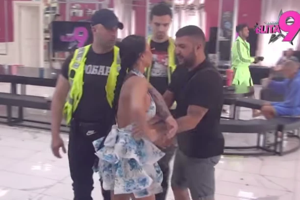 BRUTALNI OKRŠAJ U SPAVAĆOJ SOBI - PODIVLJALA MAJA NAPRAVILA KARAMBOL ASMINU! Urla na sav glas, on izgubio kontrolu nad sobom!